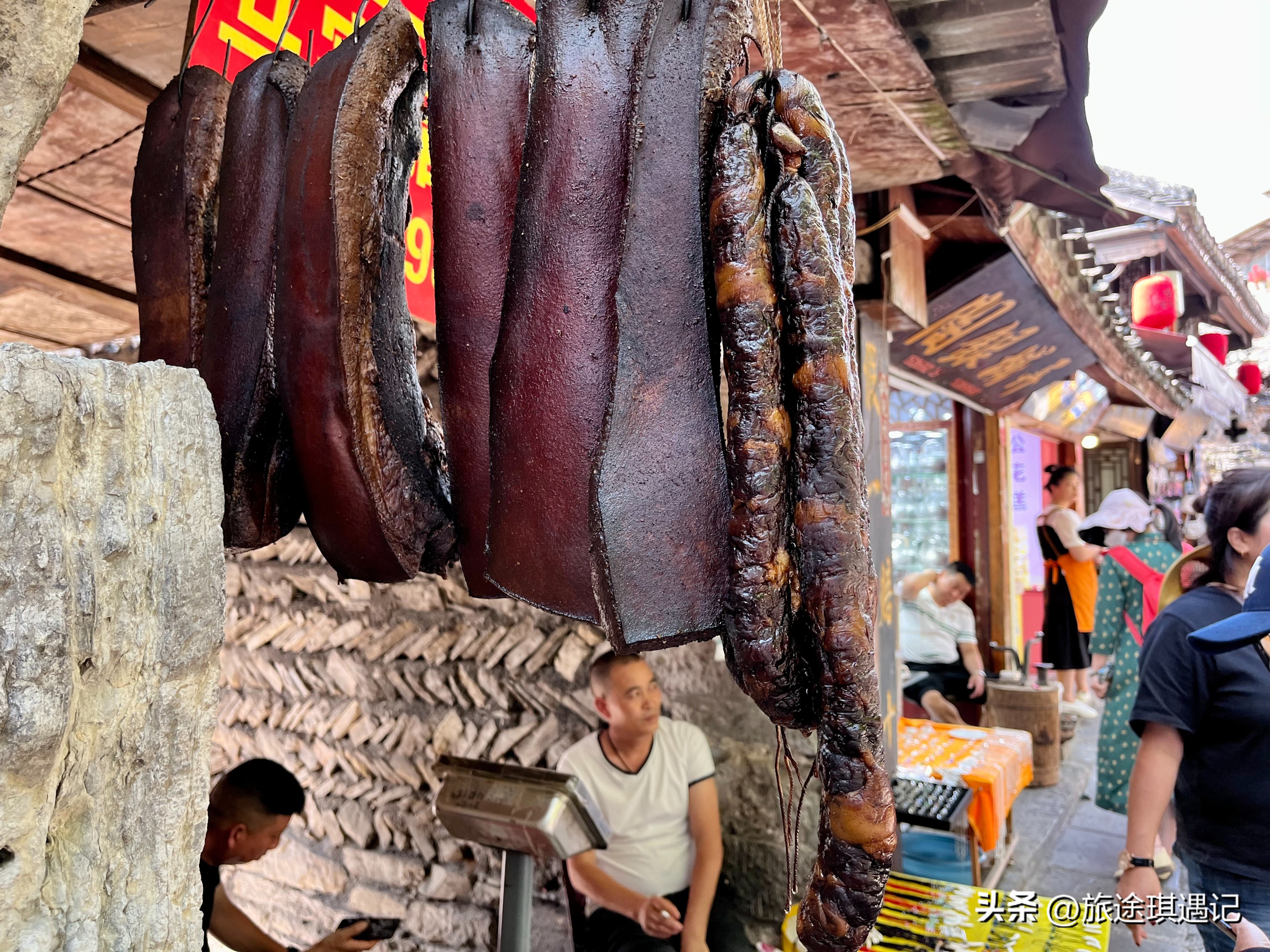 贵阳市5a级景区青岩古镇水果捞,青岩古镇附近的布依古寨