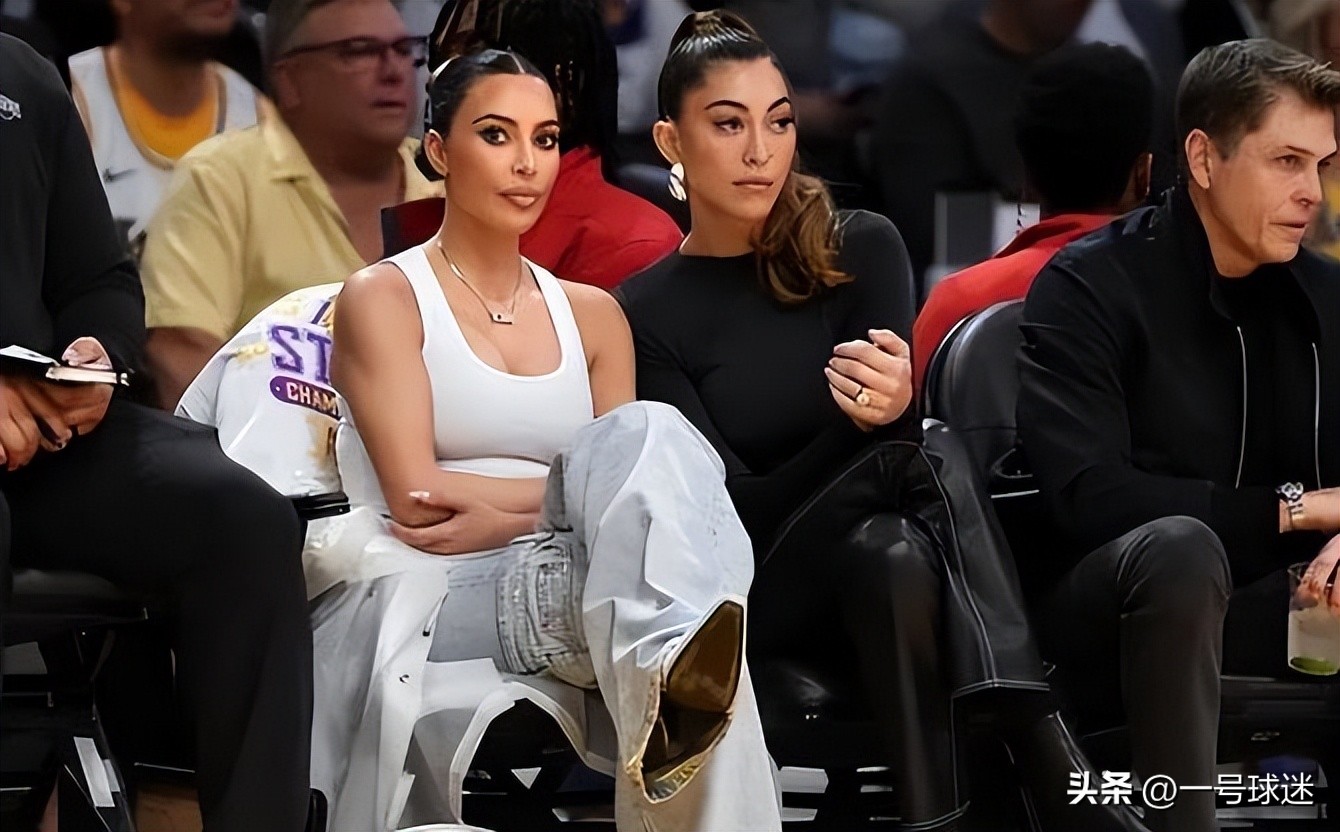 metgala2021卡戴珊马尾辫,卡戴珊双马尾辫