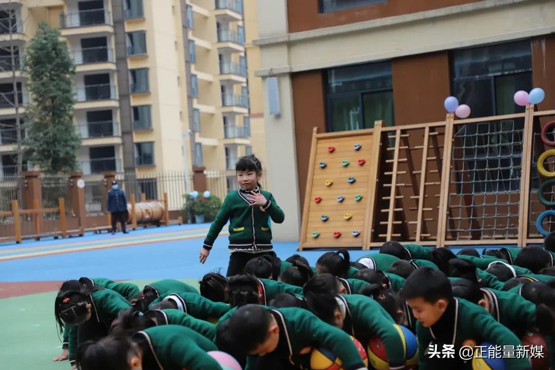 巴中正能量头条巴州区四小津桥湖幼儿园开展花样篮球操展示活动