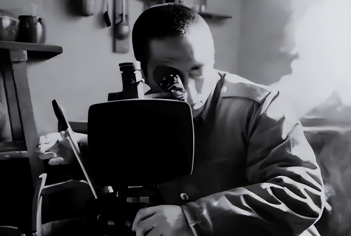 被亲爸张艺谋抛弃，公开点名巩俐毁她童年，张末都经历了什么？