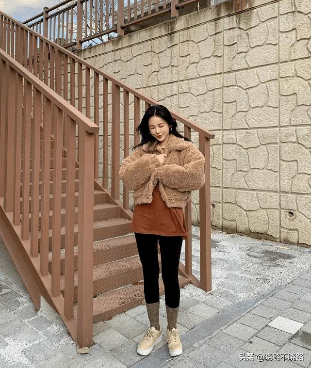 今年流行的鲨鱼裤袜子外穿,鲨鱼裤今年最火袜子长筒冬季