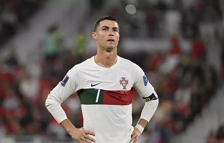 c罗被教练举起来,主教练不让c罗首发的理由