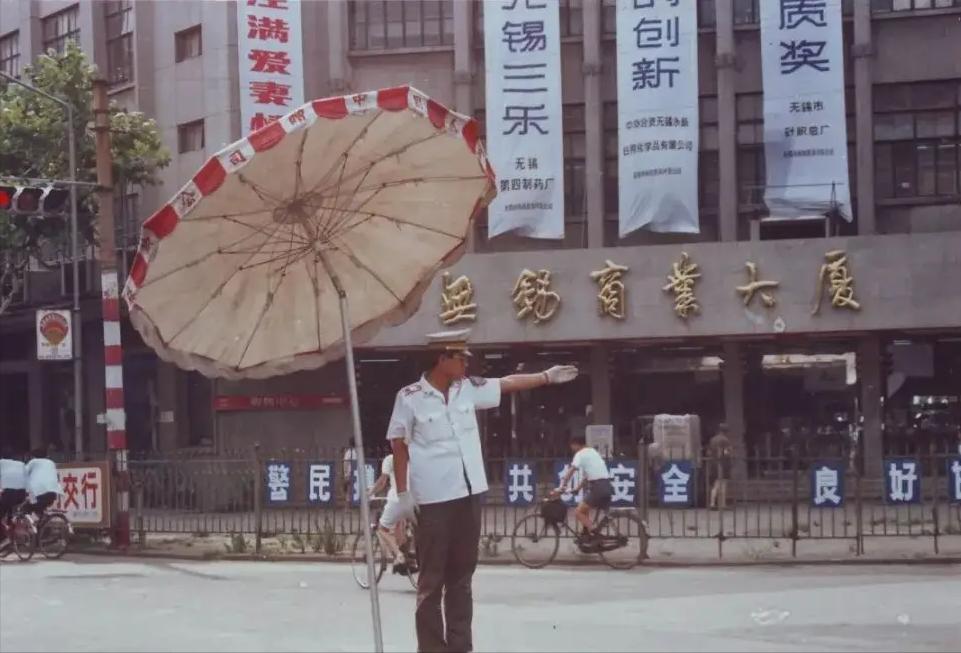 许家印算什么？这个女*子骗**狂揽32亿事发后*债讨**人排满四层楼