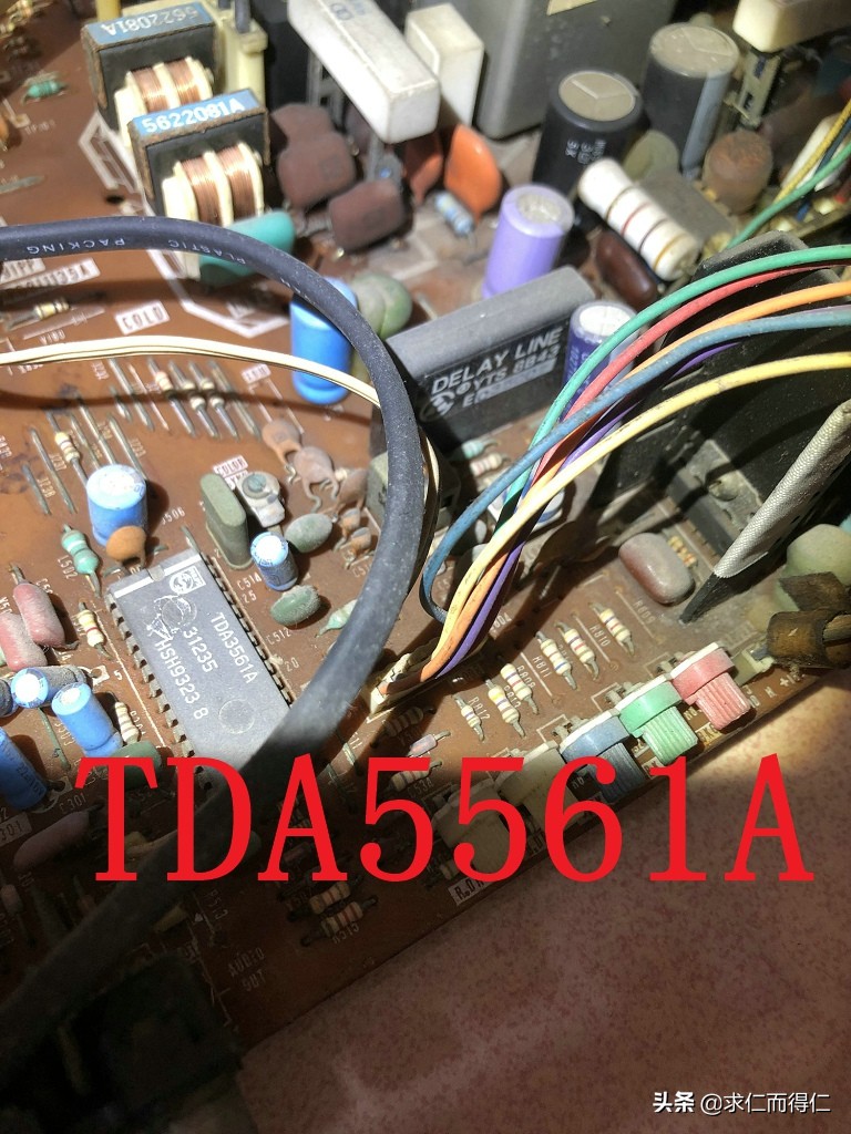 一台老古董电视机,20多年的古董电视换上新电视