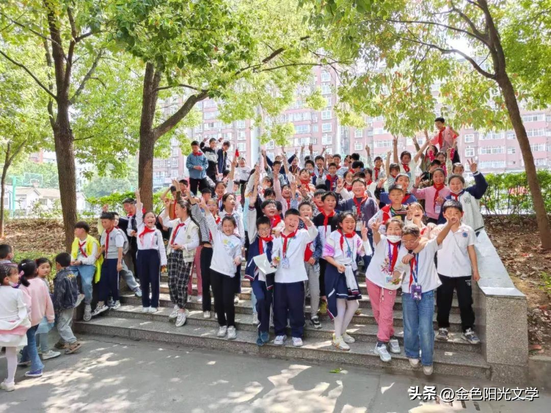 四年级作文我的自画像,我的自画像作文女孩