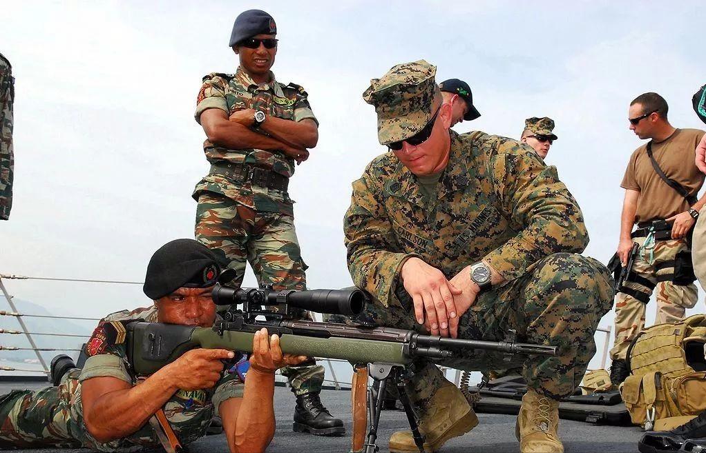 现实中的mk14ebr增强型射手步枪,mk14ebr和dmr