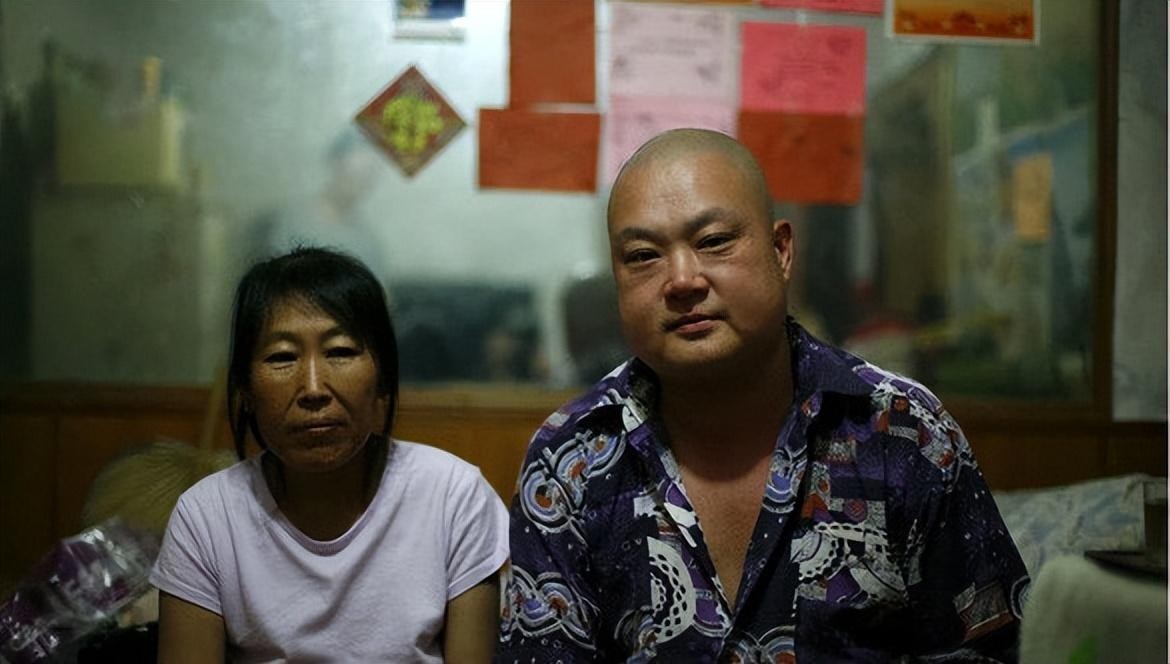 医院假章诈骗,男子刻萝卜章诈骗300亿