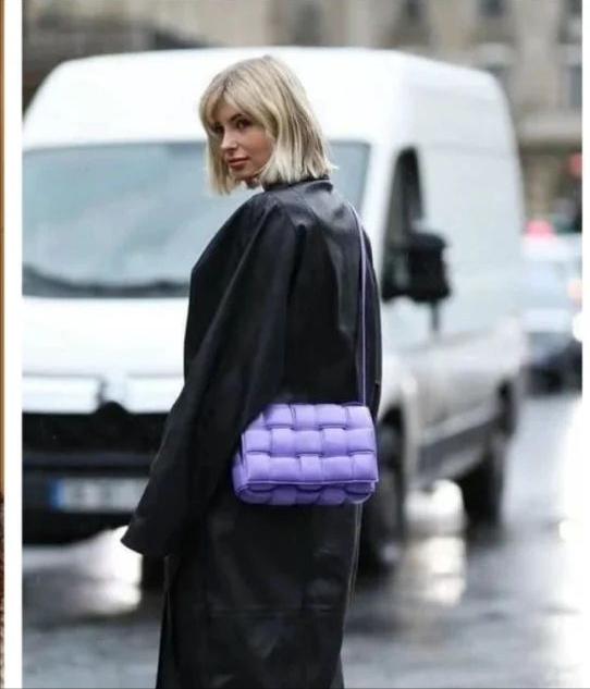 长春花蓝搭配哪些颜色好看,2022流行色长春花蓝红绿蓝比例