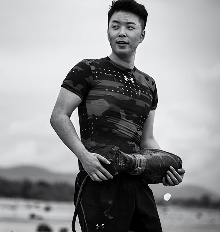 瘦成纸片人的明星,5位纸片人明星瘦成排骨