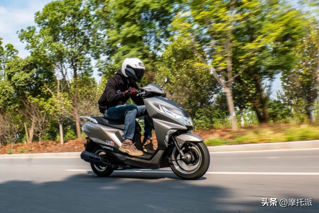 本田ncr125和铃木uy125实测,五羊本田摩托车踏板ncr125价格