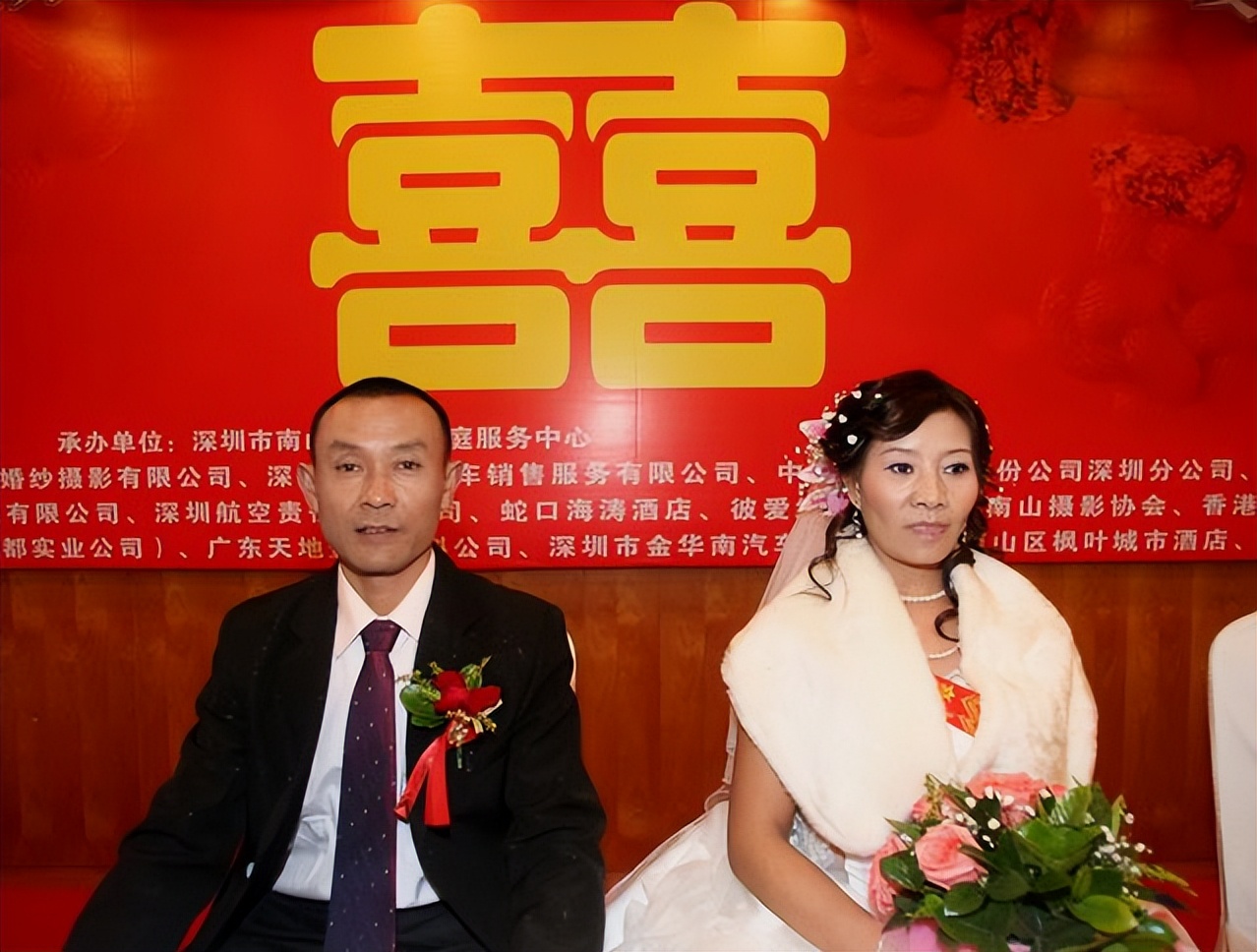 08年背亡妻回家感动国人,骑摩托车背亡妻回家的吴加芳