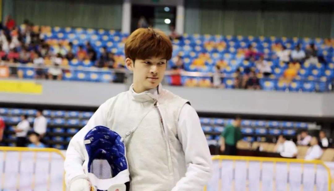 人比人气死人！这8位明星不但名气大，还个个“身怀绝技”