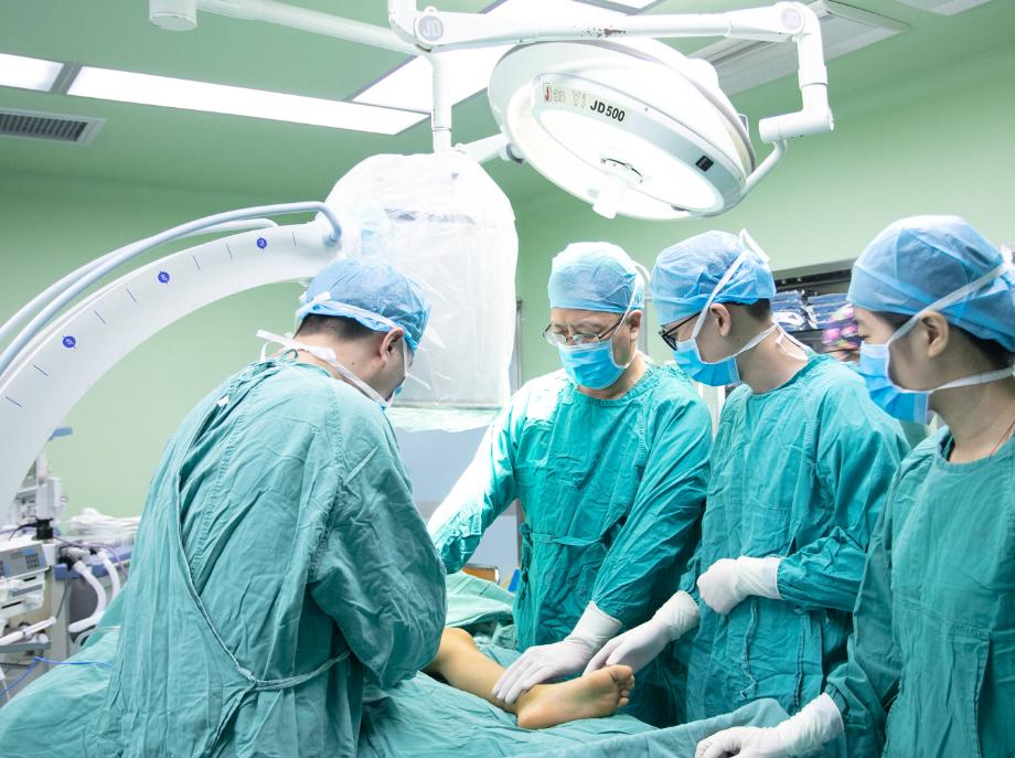 股骨骨折怎样手术,股骨骨折最佳手术方案