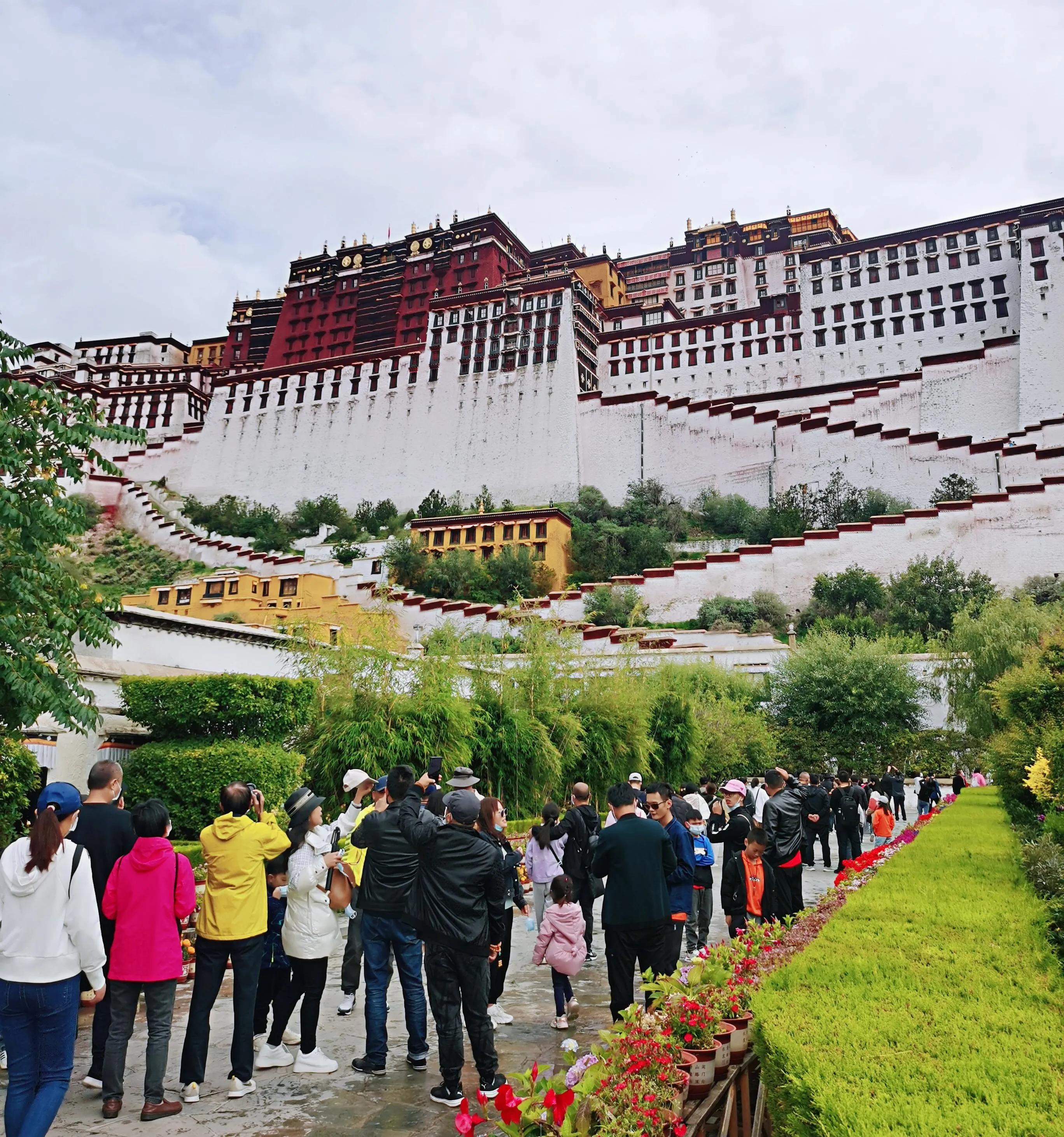 雪域圣城布达拉宫歌舞,美丽的雪域高原神奇的布达拉宫