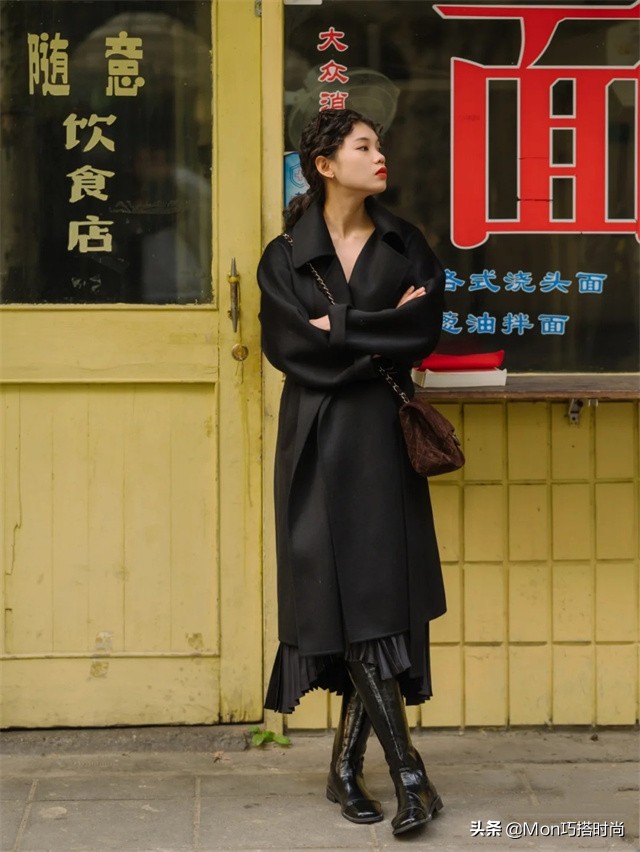 今冬火了一种靴子叫“方头靴”，脚宽腿粗的女生也能驾驭，特显瘦