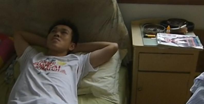 湖北男子去世母亲拨通了他的电话,男子把父母的遗体火化