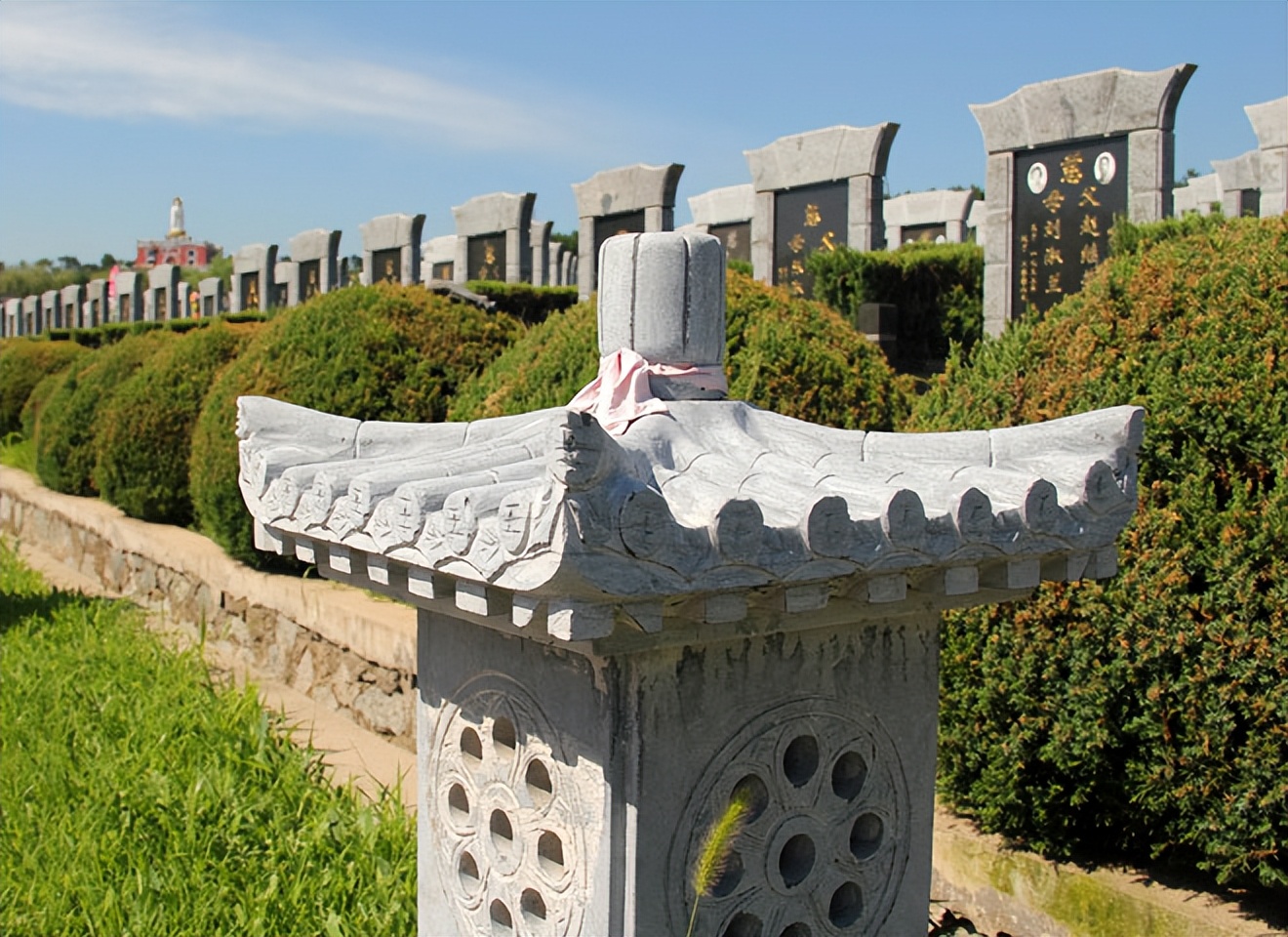 为什么买骨灰房不去公墓,买墓地才给骨灰盒合理吗