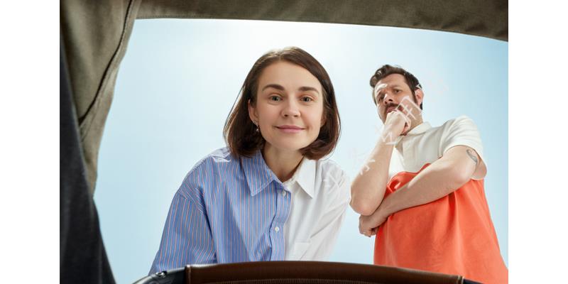 亲爸后妈打孩子被后爸亲妈救走,亲爸后妈把孩子给打了