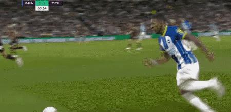 英超哈兰德2球曼城3-1布莱顿,布莱顿vs曼城中哈兰德撞飞后卫