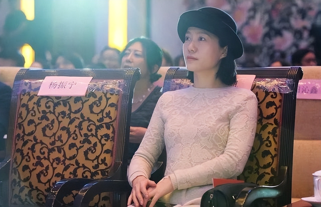 杨振宁和翁帆的情侣装,杨振宁翁帆穿晚礼服