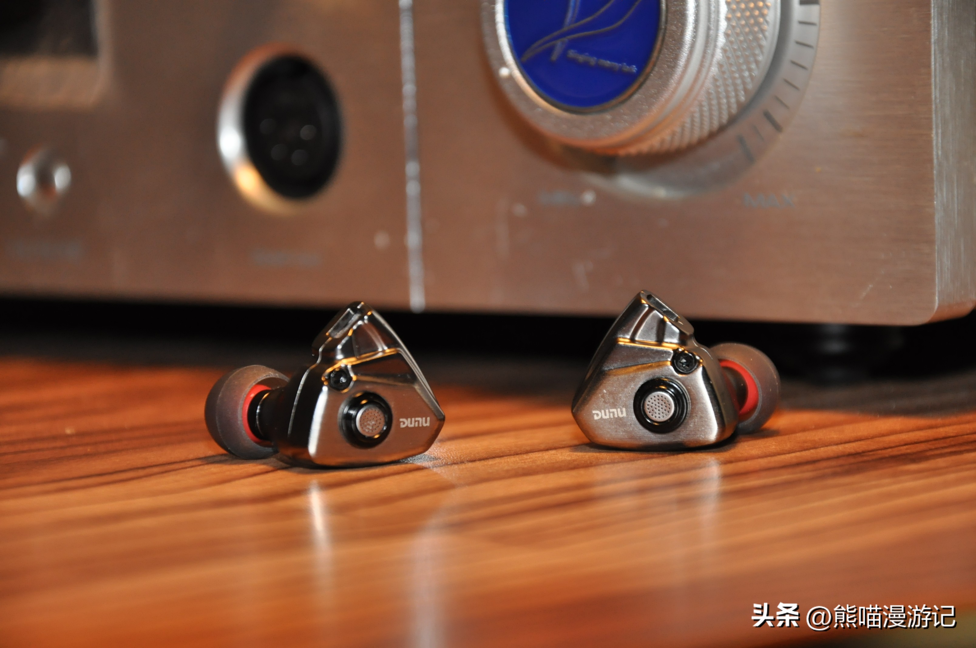 耳机评测2022年音质最好百元以下,百元价位降噪和舒适度最顶的耳机