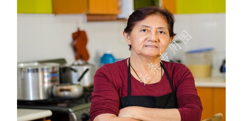 孙子要求我买6千电脑，我答应后，他的一个动作让我心疼