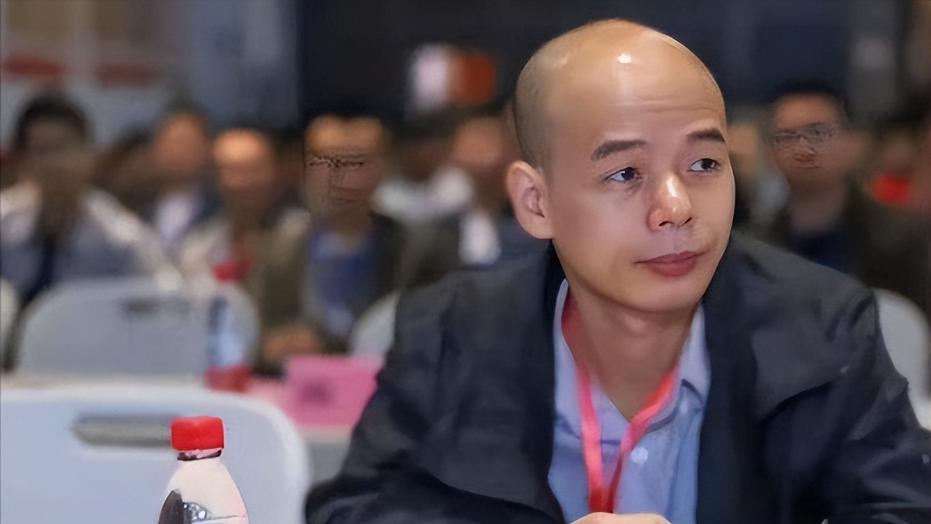 01年中国最牛“键盘侠”，带领八万黑客，怒将*旗国**插到白宫官网