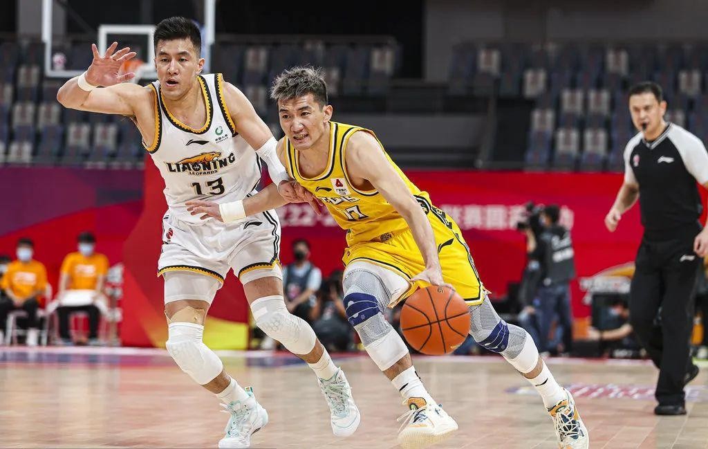 cba官方表扬郭艾伦,郭艾伦他打cba赚了多少钱