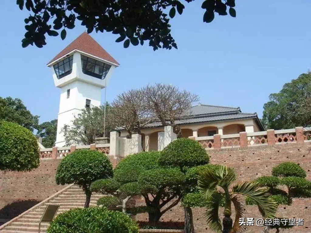 台湾统派在*独台**分子铜像前高举五星红旗演讲被捕，法官宣判：无罪