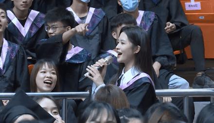 高校军训女生跳舞引争议当事人,高校女生跳舞被批判