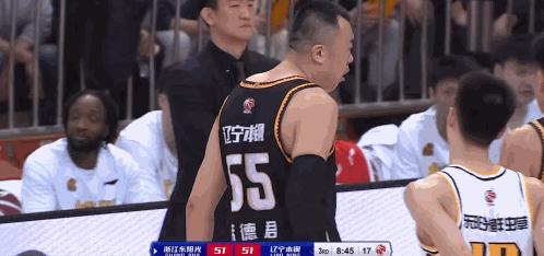 孙铭徽被亚当斯戏耍慢动作回放,孙铭徽采访谈暴脾气