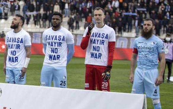 应该谴责而不是赞美，英媒呼吁蓝军球迷攻击阿布，想体面离开都难