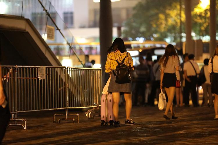 暴亏13亿，惨变空城，爆火20年的香港巨头，被内地游客抛弃了？