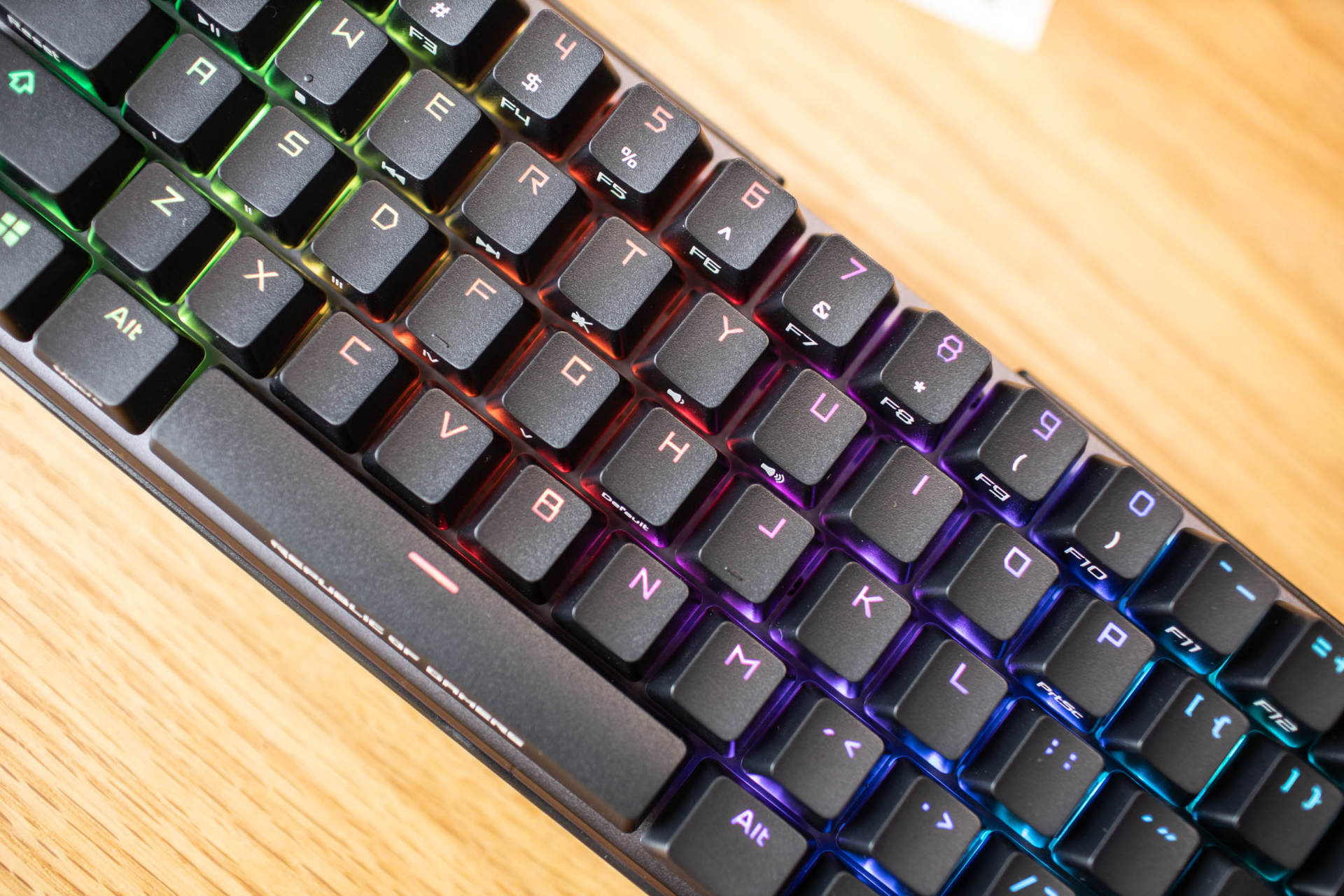 23.8英寸显示器桌面效果,桌面1.3米扩展显示器