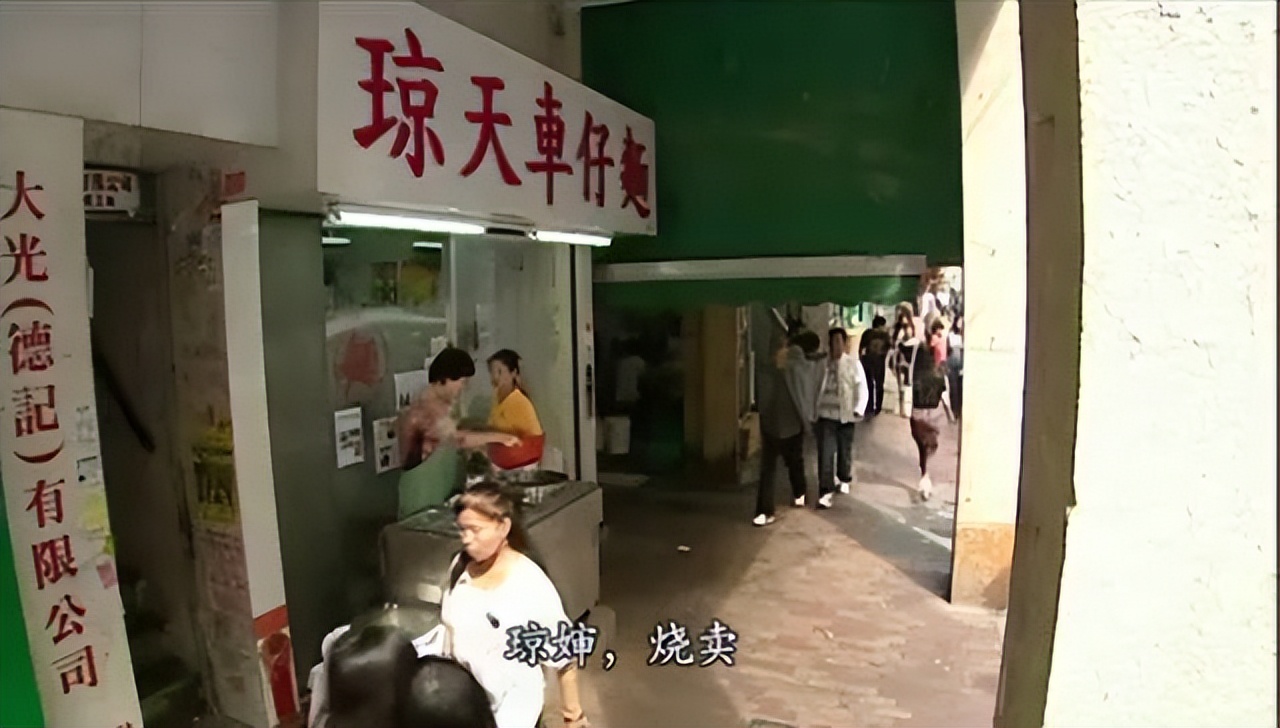 想食Law霸手上个件蛋挞-香港深水埗美食