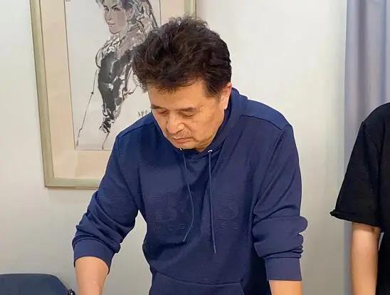 64岁毕福剑近况曝光！曾祸从口出被央视开除，如今竟成了如此模样