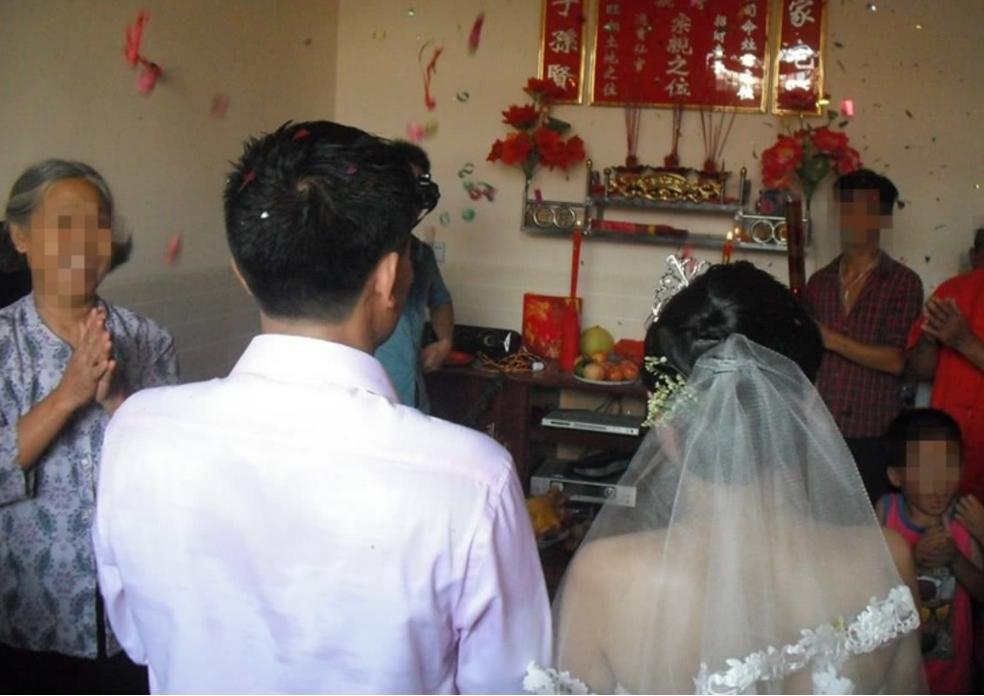 妹妹和姐夫一起睡，姐姐无奈睡一起，老丈人得知报复上门女婿