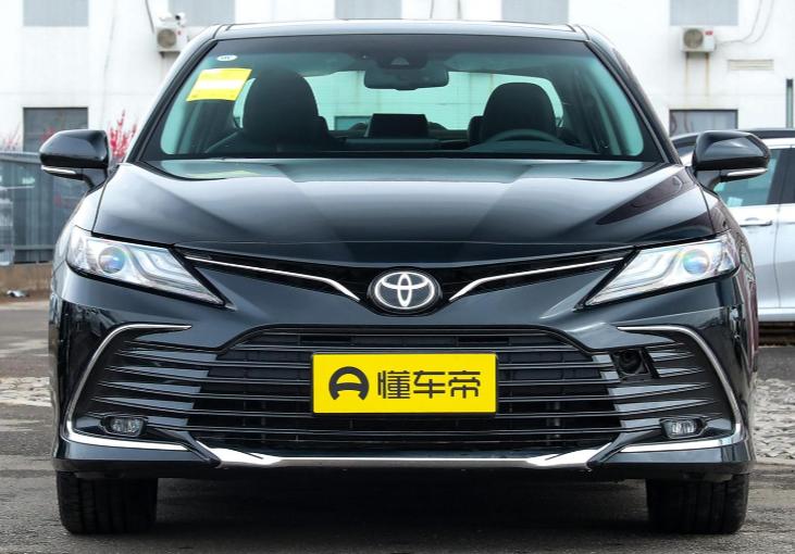 大众迈腾和凯美瑞2.5,大众迈腾330对比丰田凯美瑞2.0双擎