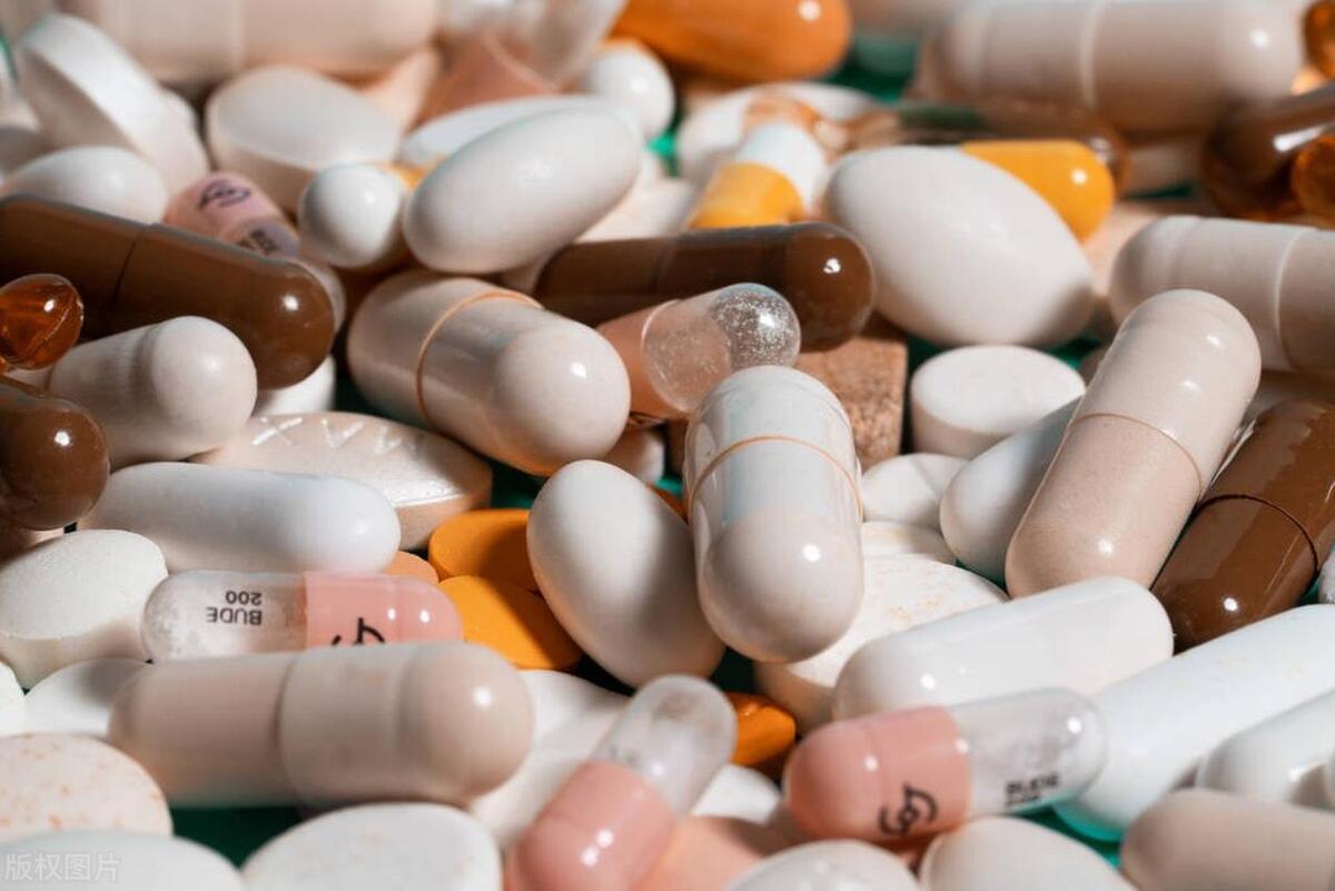 老年人半夜睡觉嘴干发苦什么情况,中老年人夜里睡觉嘴巴干