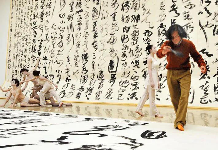 “写字杂耍”是“行为艺术”，还是对汉字的*渎亵**？