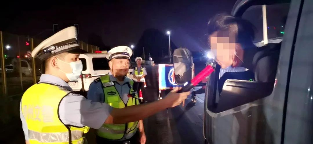 中秋送点什么好？交警蜀黍的这份“礼包”人人都需要！