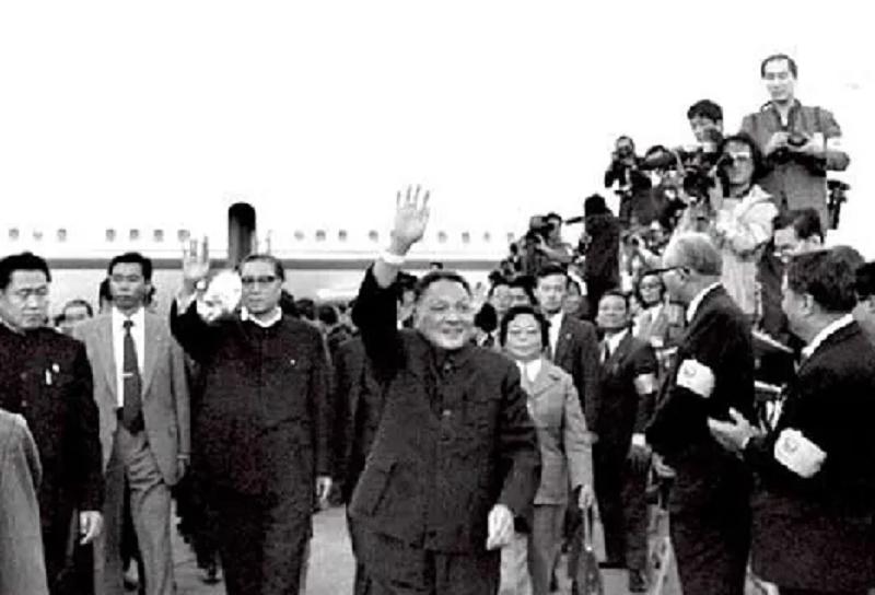 1991年，*小平邓**为深圳火车站题字，为何只写“深圳”没写“站”？