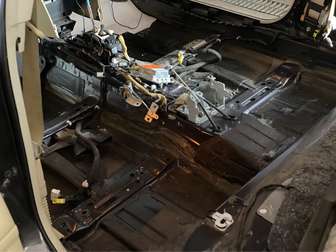 09天籁全车翻新整改多少钱,日产天籁自己撞烂了维修多少钱