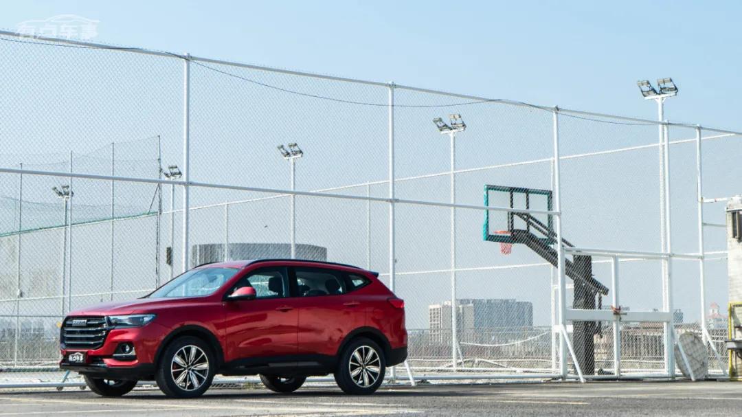 性价比高的家用车推荐哈弗h6,高性价比suv哈弗h61万