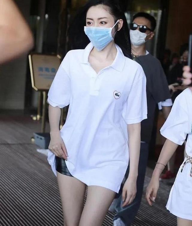 张天爱全黑摇滚妆,身穿黑衣的张天爱也难掩完美身材