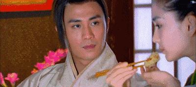 露裤衩引尼姑注意，猪脑导演画风独特！