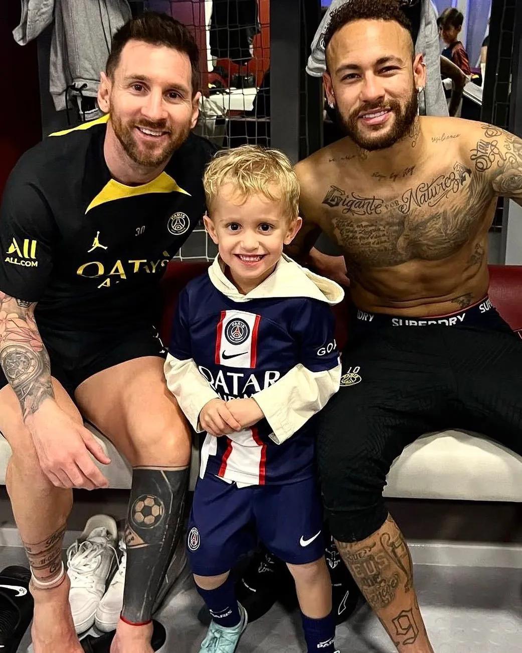 有没有足球篮球都是职业的,足球和篮球哪个成为职业难