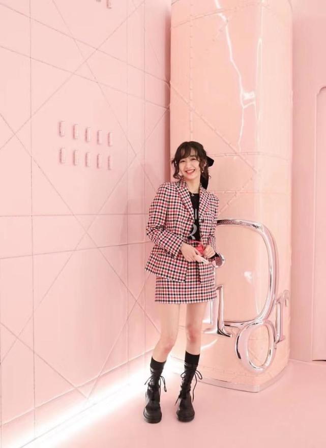 木村心美西装,木村心美穿羽毛连衣裙