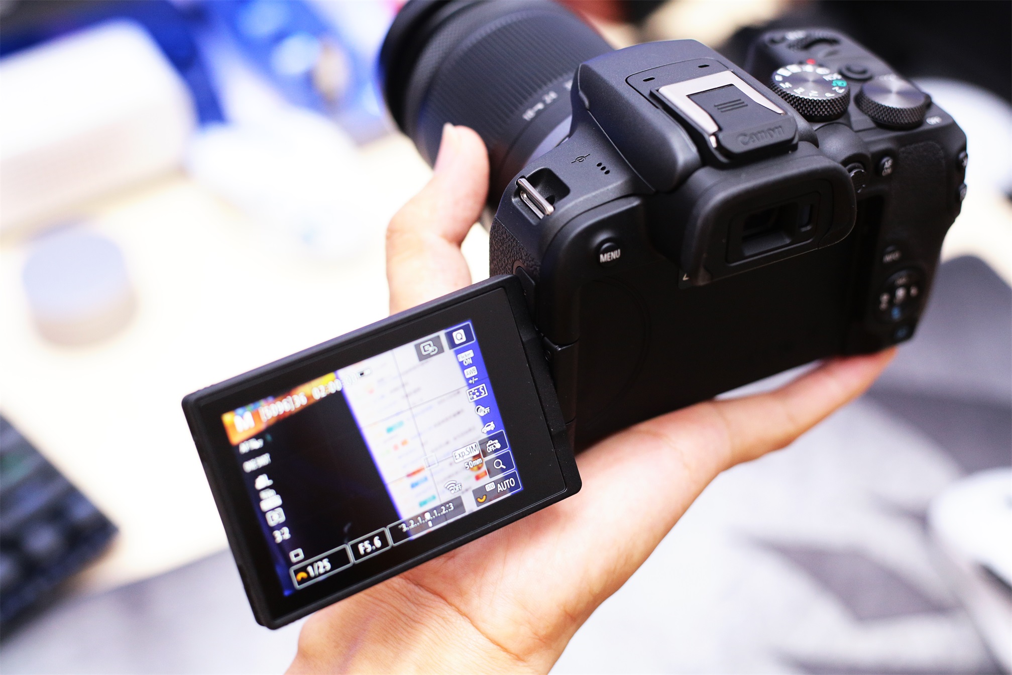 5d3跟r10拍照画质对比,佳能r10还是选择老款5d3