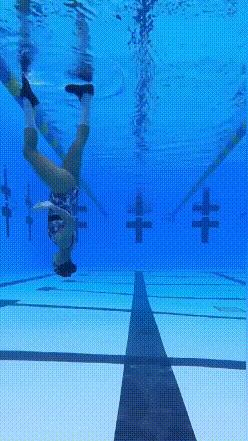 女朋友平胸我该怎么安慰,女朋友平胸该怎么安慰